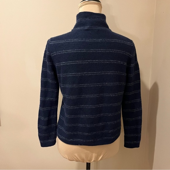 Vince Boiled Cashmere Navy Ecru pinstripe Fitted Cropped Turtleneck, size Medium - Picture 2 of 6